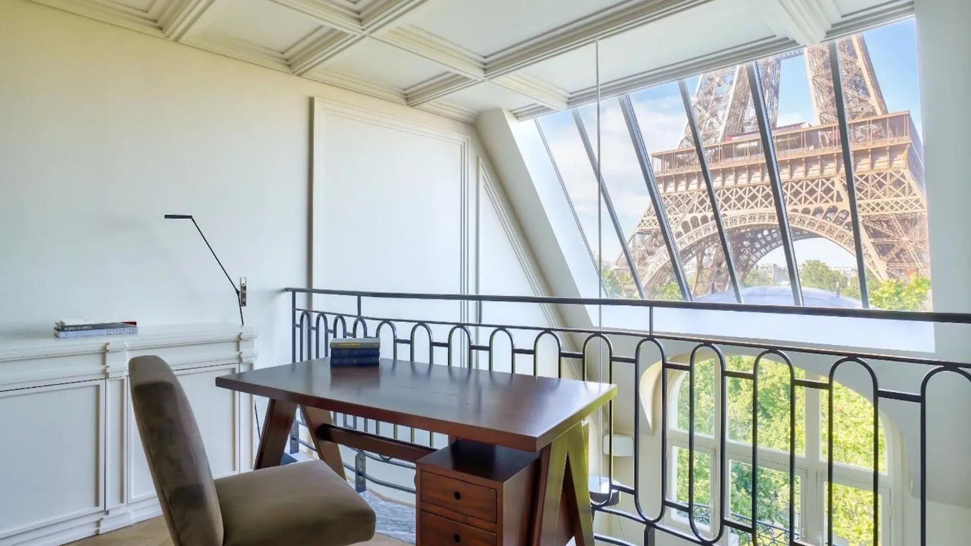דירות פריז Luxury Duplex - 4Bdr 8P-Tour Eiffel- Bail Mobilite צרפת