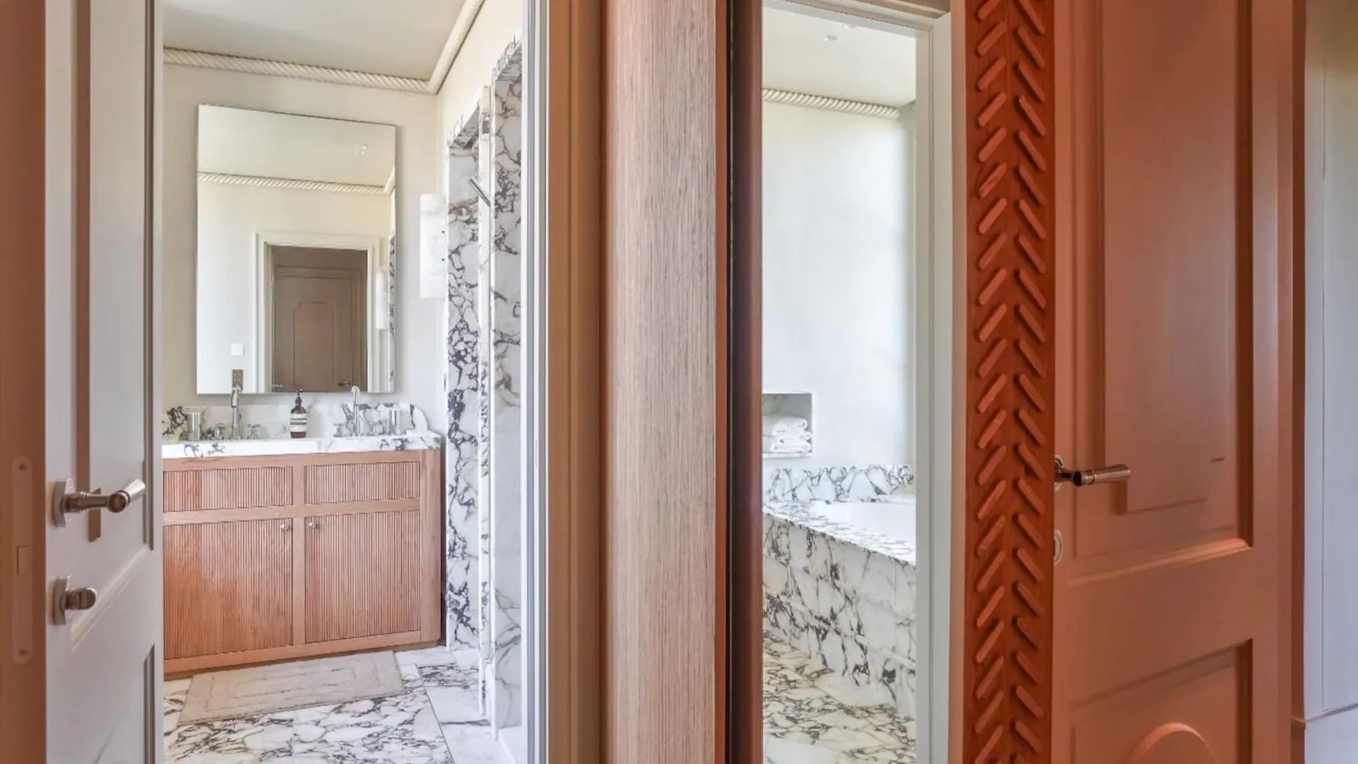 דירות פריז Luxury Duplex - 4Bdr 8P-Tour Eiffel- Bail Mobilite צרפת