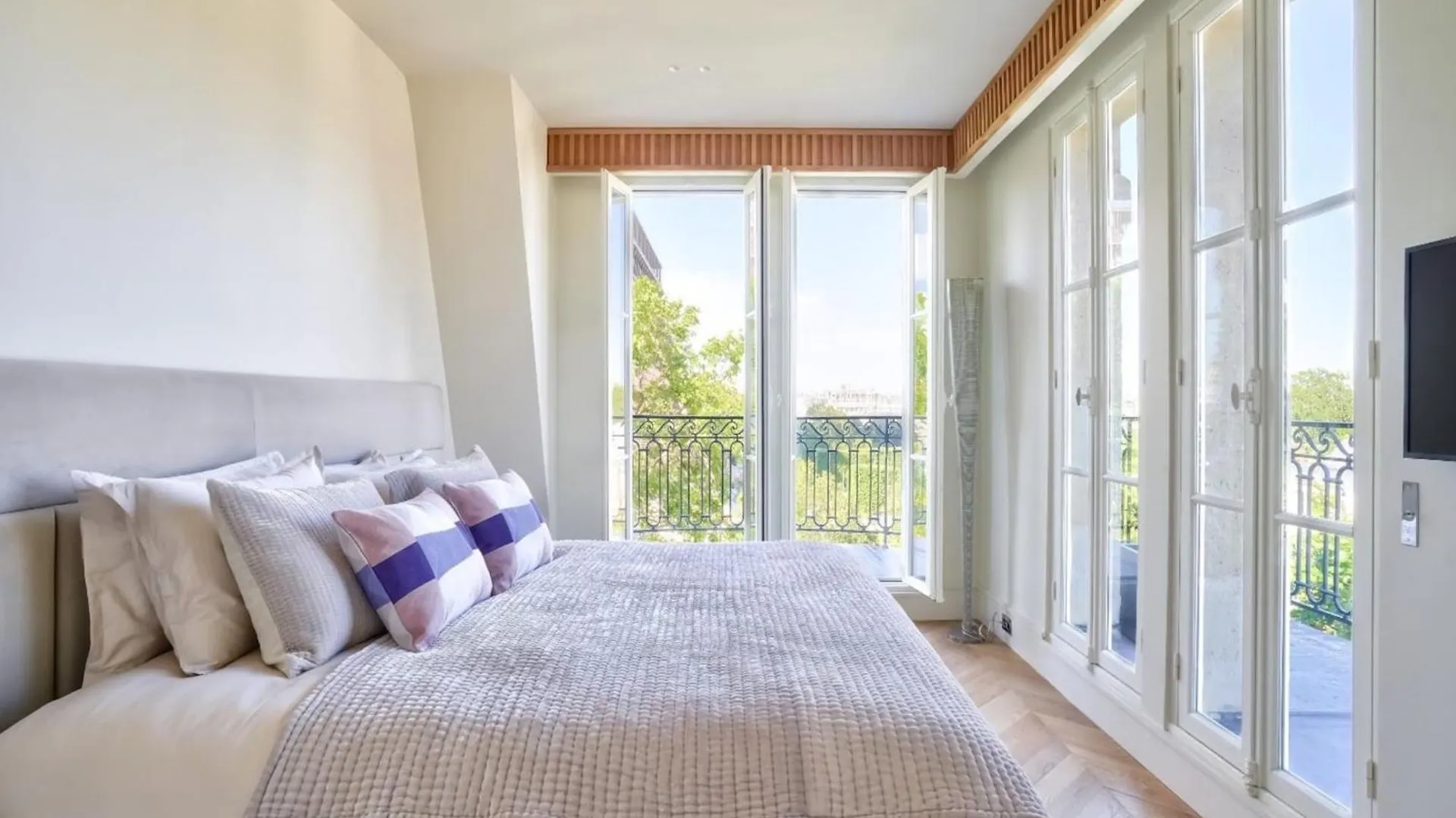 Luxury Duplex - 4Bdr 8P-Tour Eiffel- Bail Mobilite Apartment Paris